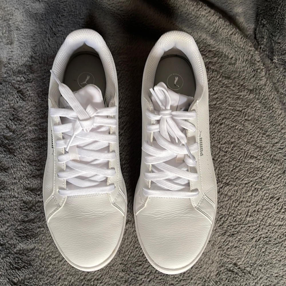 PUMA Women’s White Leather Sneakers Size 8.5 (Like New)